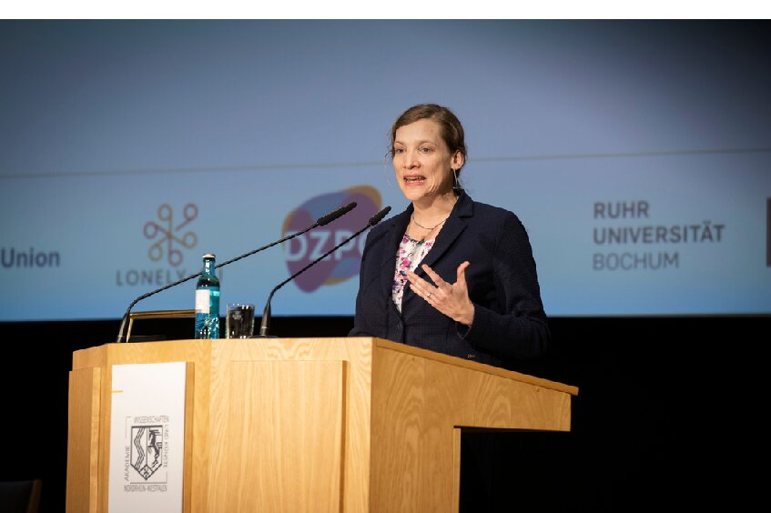 Read more about the article Maike Luhmann gives keynote at loneliness symposium in Düsseldorf
